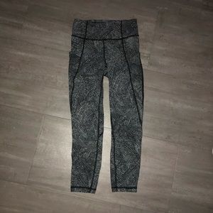 lululemon black and white dot leggings w/ pockets